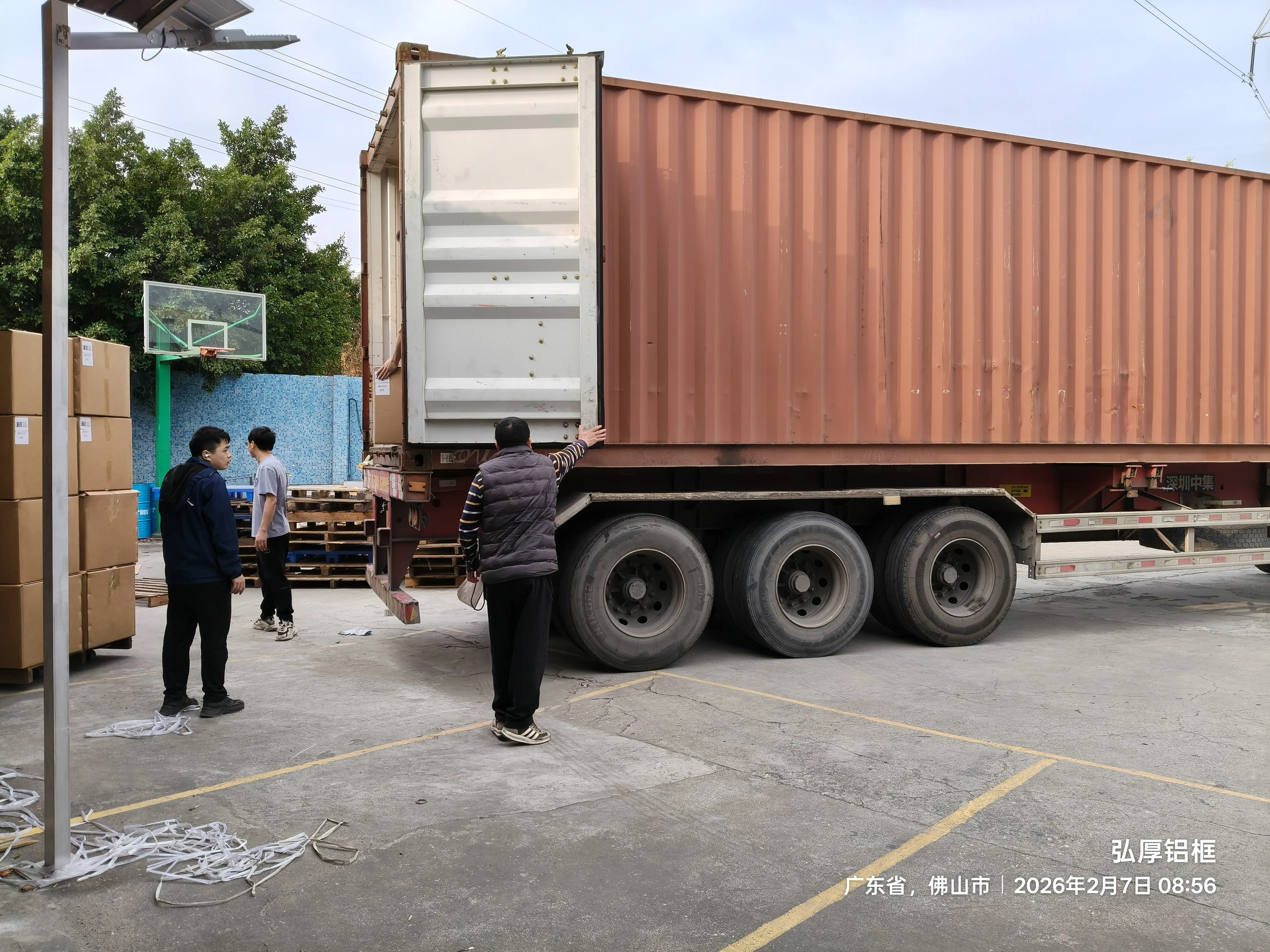弘厚车间 · 折弯铝框量产